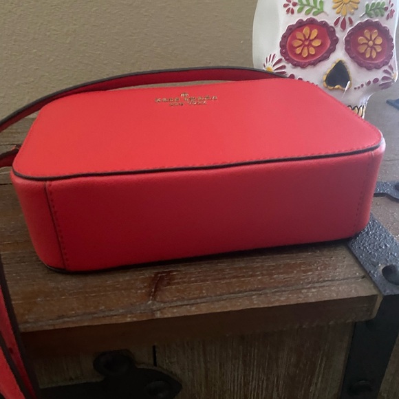 Kate Spade Red Crossbody Bag with Sleek Design - Picture 4 of 4